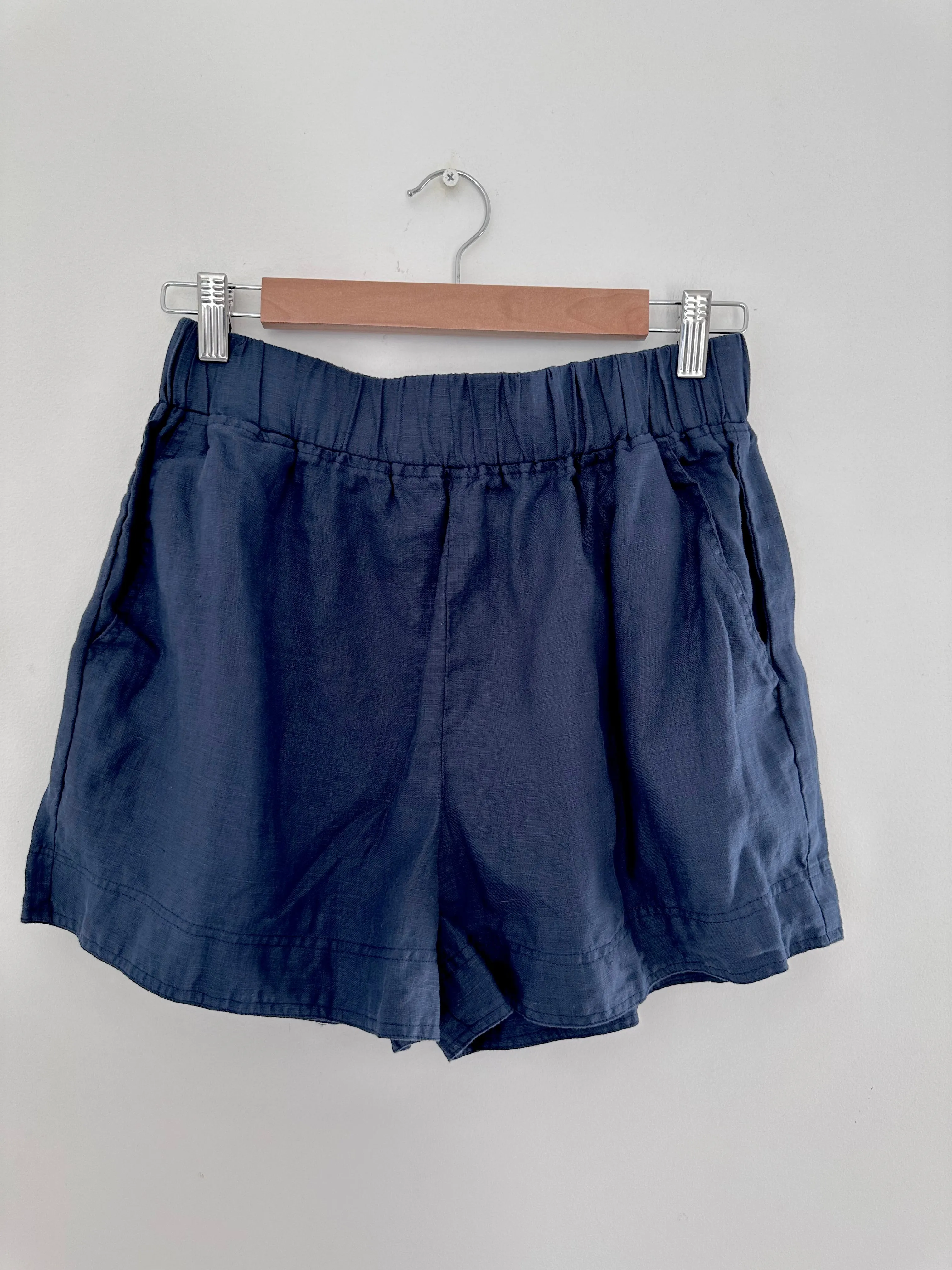abbey short - navy linen