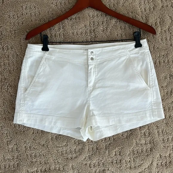 A.L.C white linen cotton blend shorts with pockets Size 6