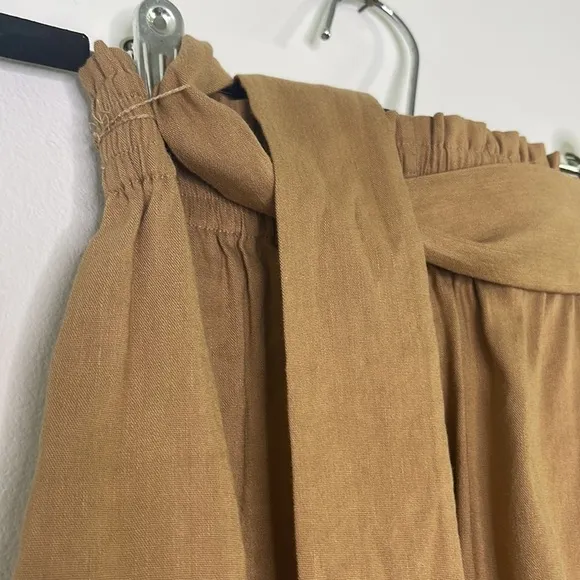 Alice and Olivia Linn Linen Belted Shorts.  NWOT size XS