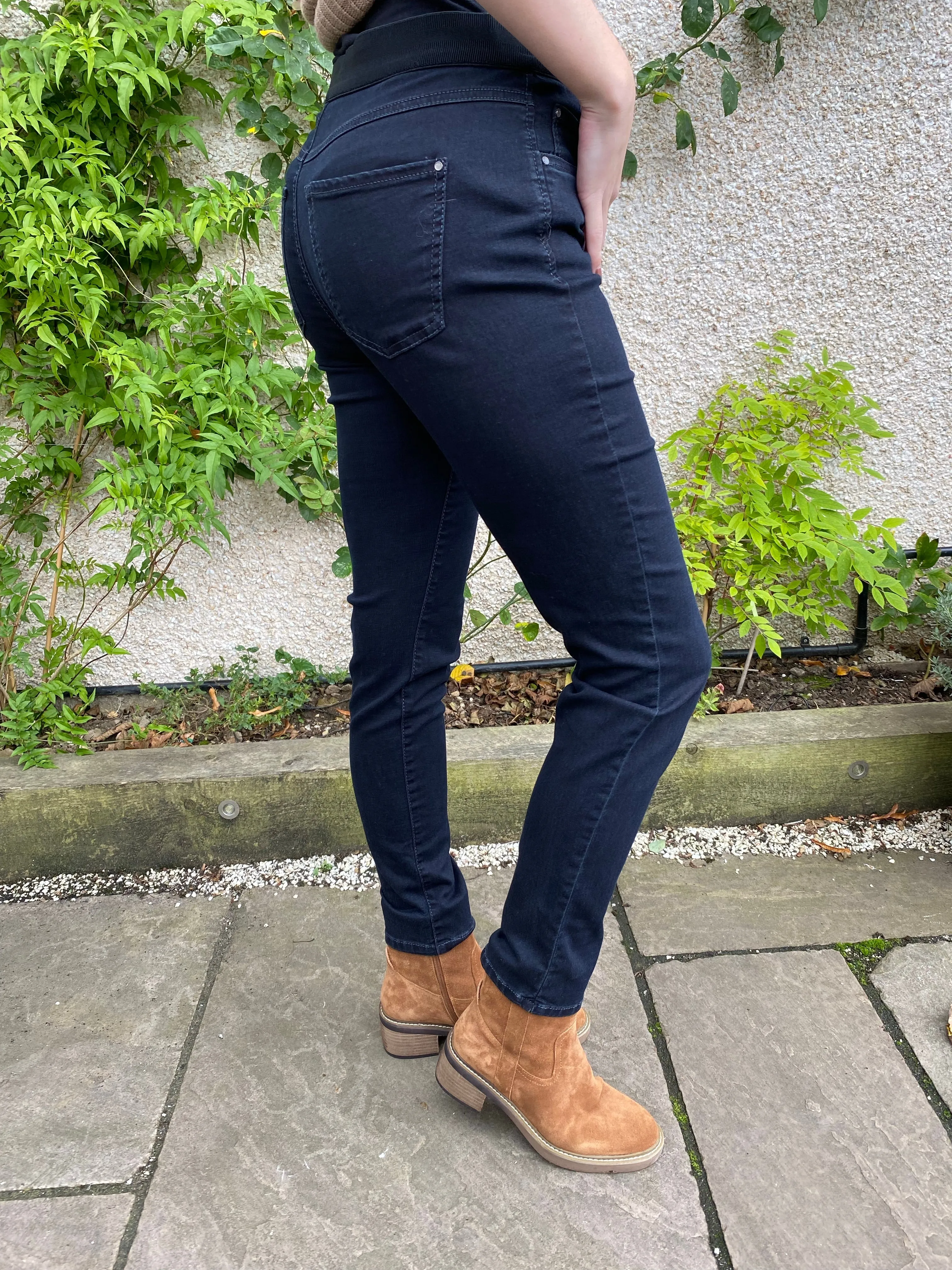 Angelika Slim Fit Jeans with elastic waistband - Wellness Jean