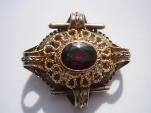 Antique Georgian English 15K Garnet Brooch