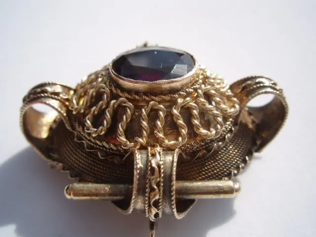 Antique Georgian English 15K Garnet Brooch