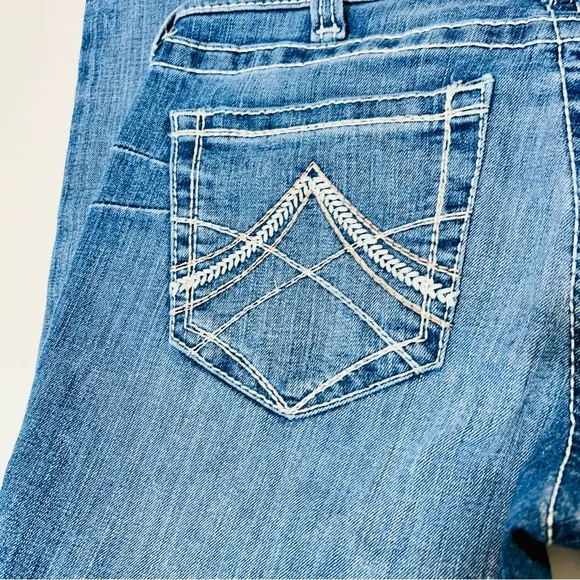 Ariat jeans Mid Rise Straight leg jeans Medium wash stretchy women Size 27