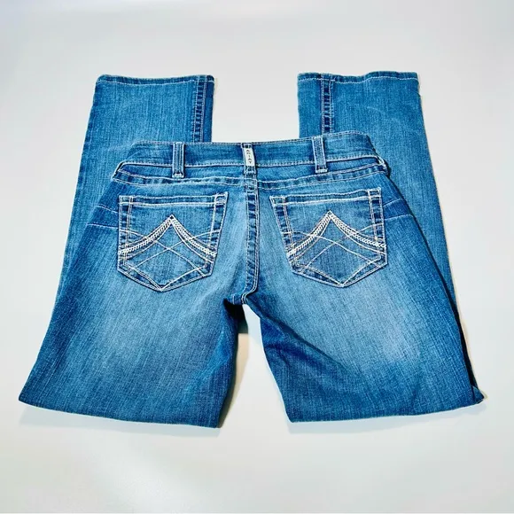 Ariat jeans Mid Rise Straight leg jeans Medium wash stretchy women Size 27