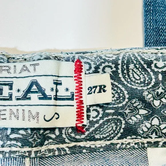 Ariat jeans Mid Rise Straight leg jeans Medium wash stretchy women Size 27