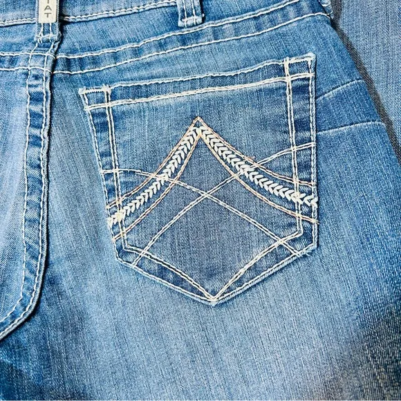 Ariat jeans Mid Rise Straight leg jeans Medium wash stretchy women Size 27