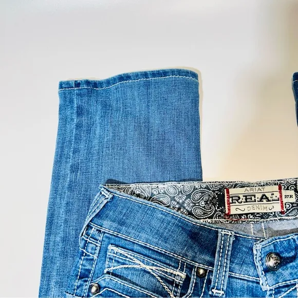 Ariat jeans Mid Rise Straight leg jeans Medium wash stretchy women Size 27