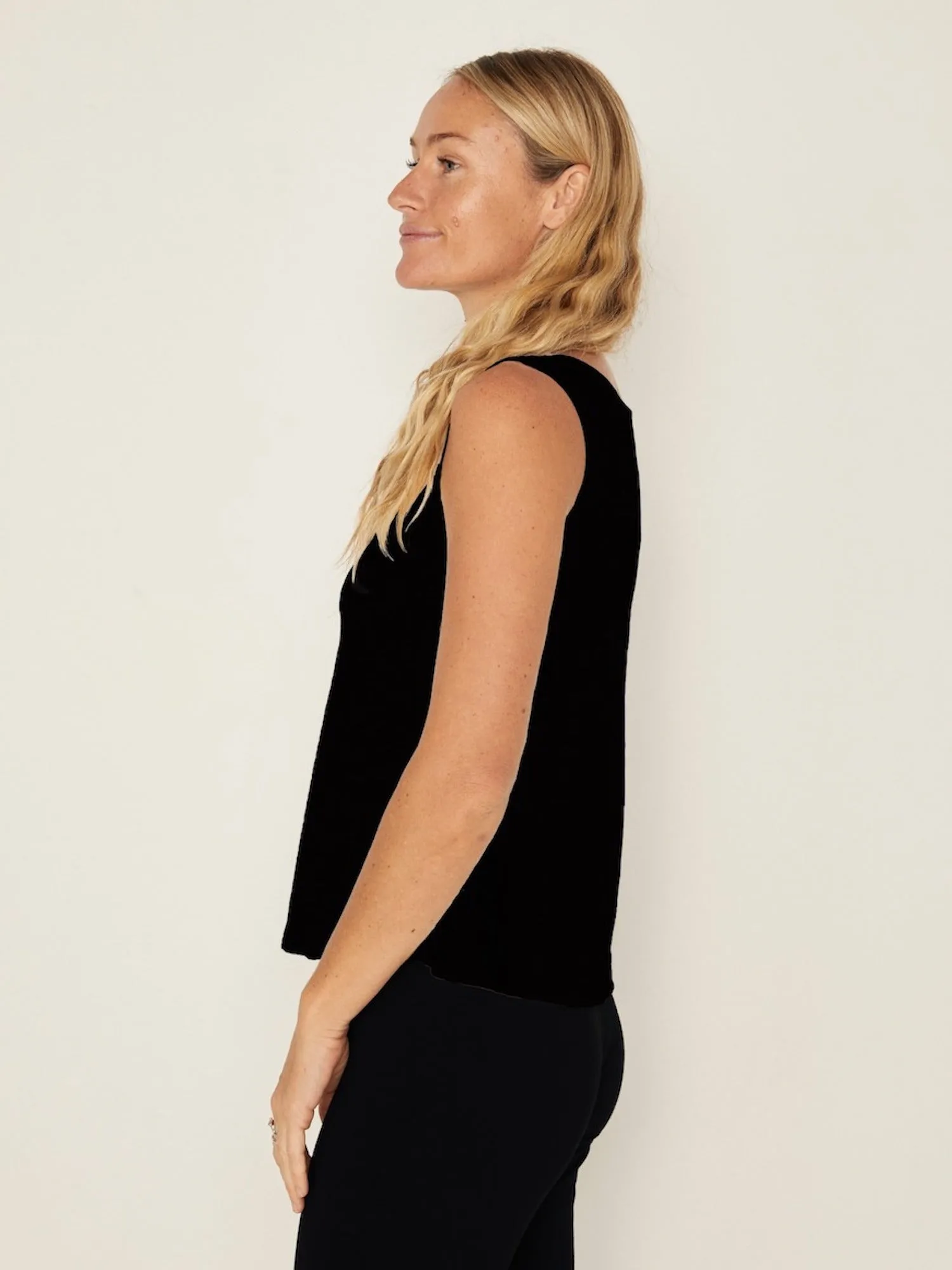 Bamboo Boat Neck Singlet - Black