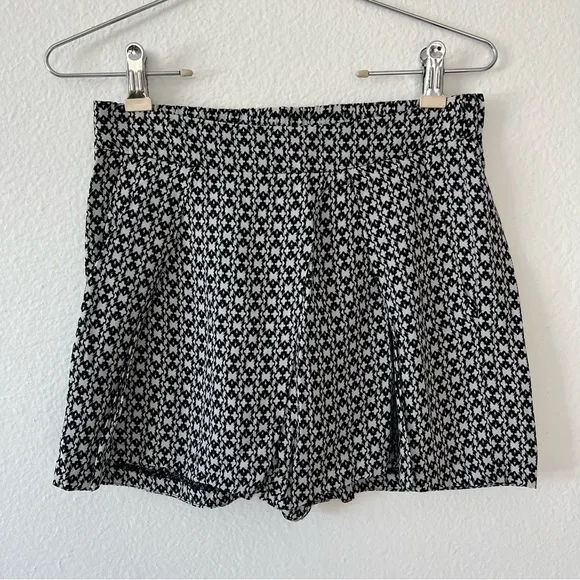 BCBGeneration Black &amp; White Print Comb Shorts
