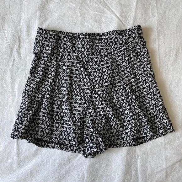 BCBGeneration Black &amp; White Print Comb Shorts
