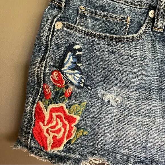 Blank NYC Embroidered Hiker Raw Hem Denim Short 25