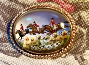Brooch Vintage 14kt Gold Reverse Carved Crystal Fox Hunt Scene