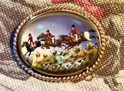 Brooch Vintage 14kt Gold Reverse Carved Crystal Fox Hunt Scene