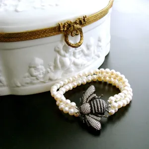 Bumble Bee Clasp Pearls Bracelet - Reine des Abeilles Bracelet