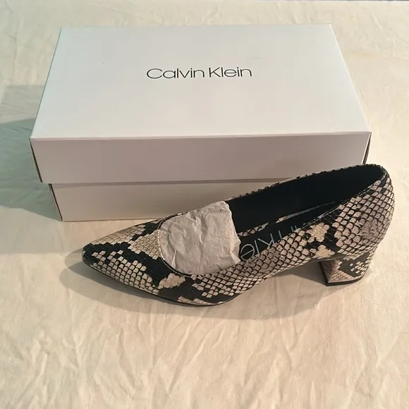 Calvin Klein Womens Nita Pump Snake Print