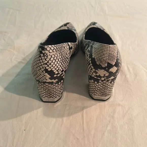 Calvin Klein Womens Nita Pump Snake Print