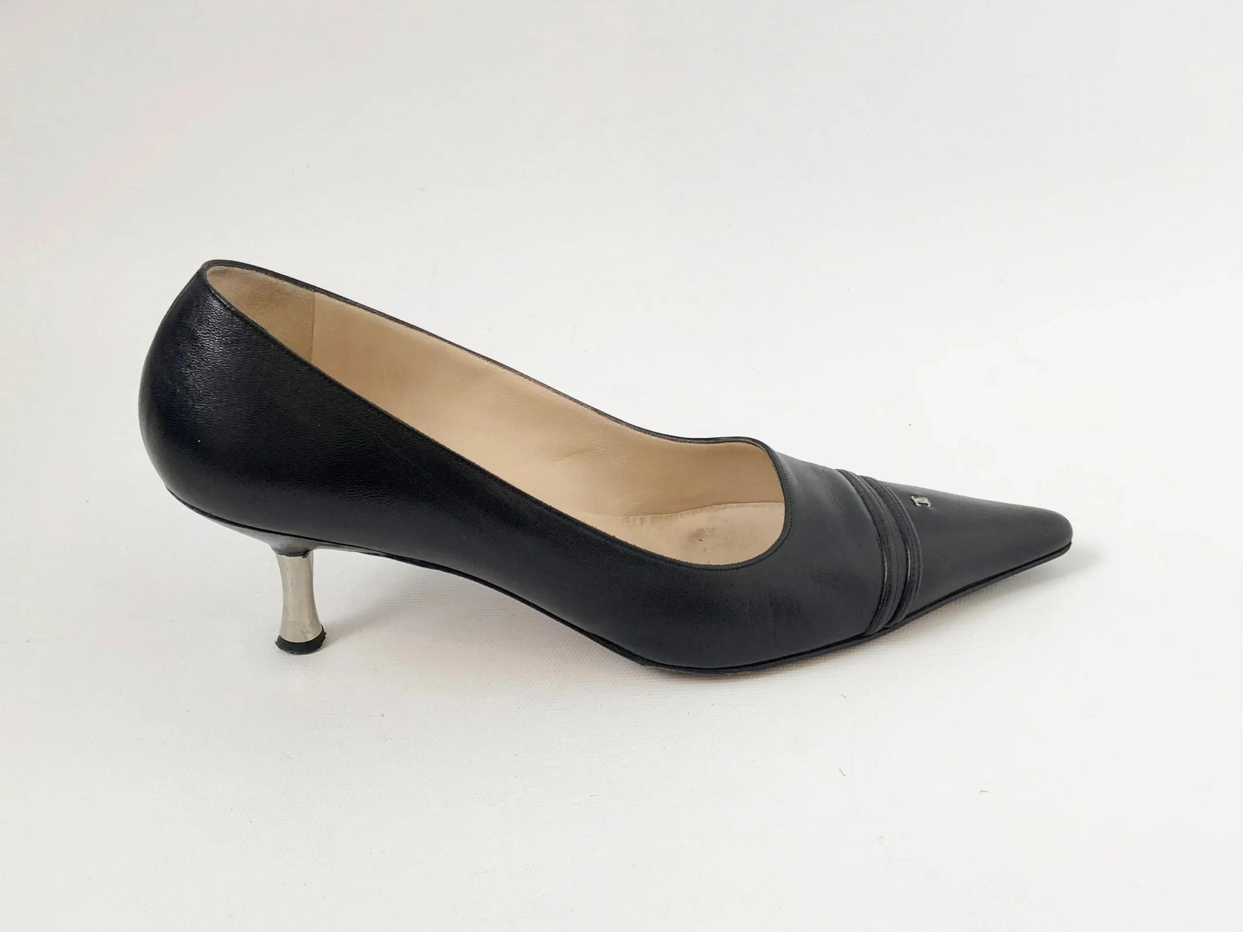 Chanel Black Cap-Toe Pump Size 38.5 It (8.5 Us)
