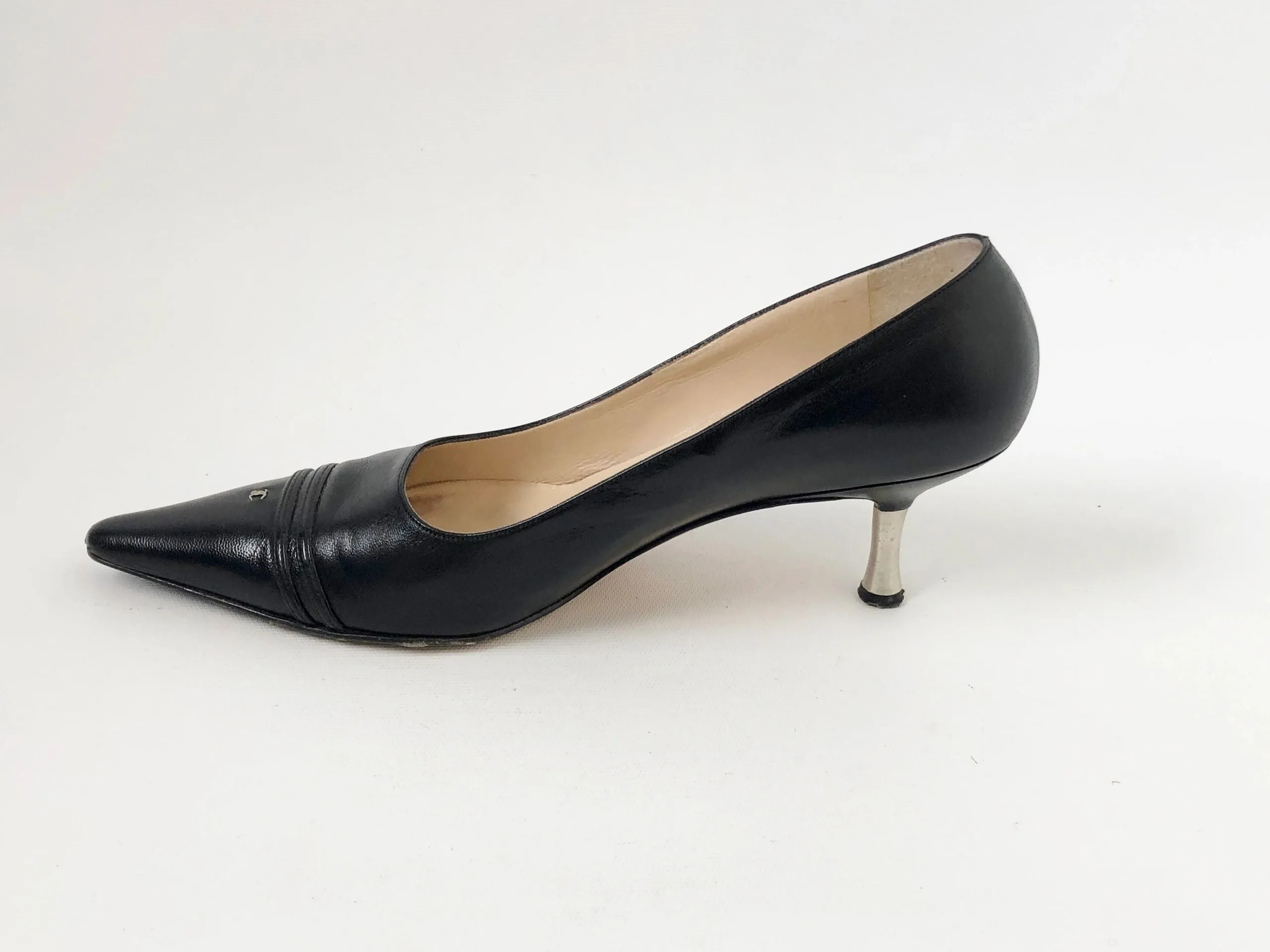 Chanel Black Cap-Toe Pump Size 38.5 It (8.5 Us)
