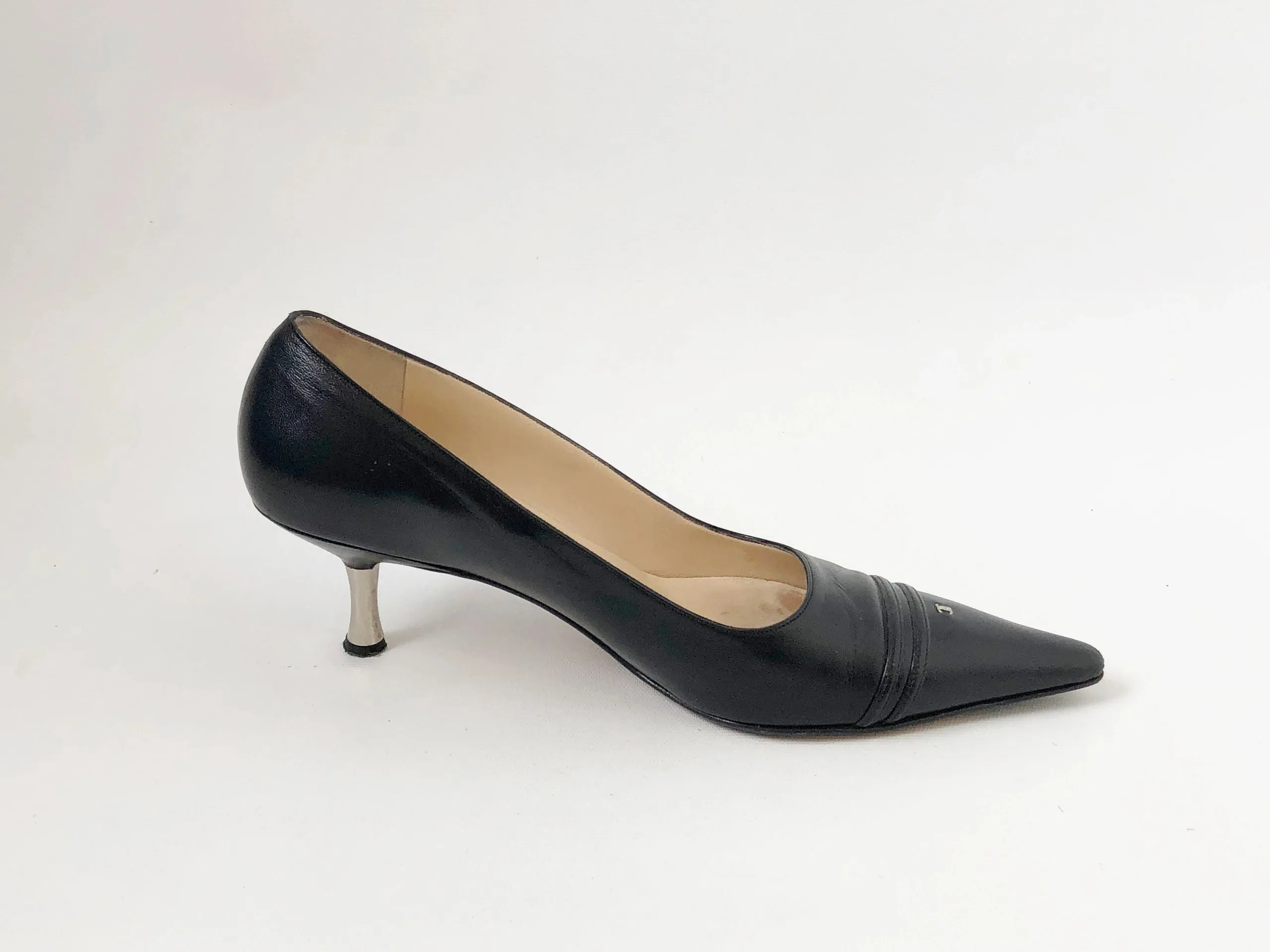 Chanel Black Cap-Toe Pump Size 38.5 It (8.5 Us)