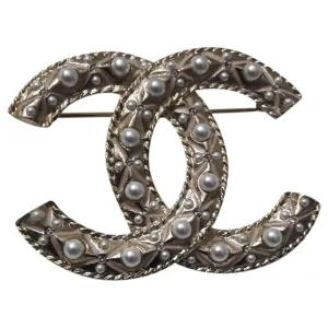 Chanel cc gold metal pins & brooches