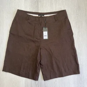 David Lawrence Tailored Mocha Linen Short Size 14 (New)