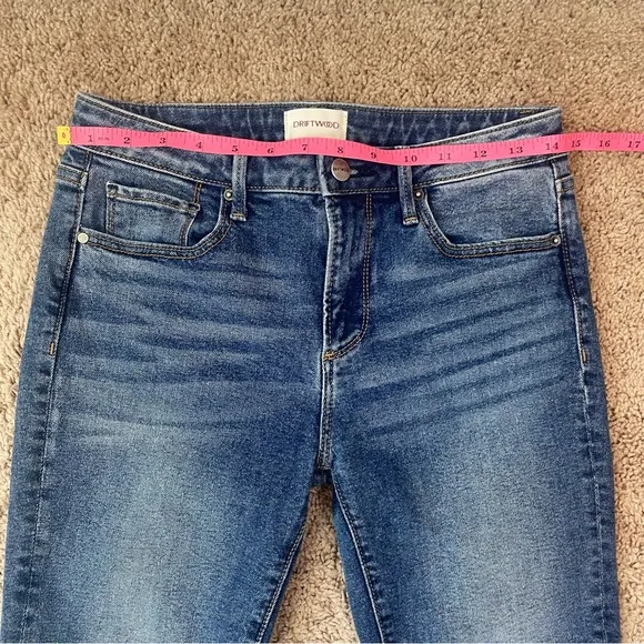 Driftwood Colette Floral Embroidered Crop Straight Leg Jeans in Prairie Size 2
