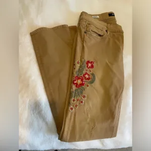 Driftwood Women’s Audrey Tan Embroidered Jeans