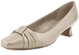 Easy Street Women's Waive Pump, Bone, 7.5 X-Wide