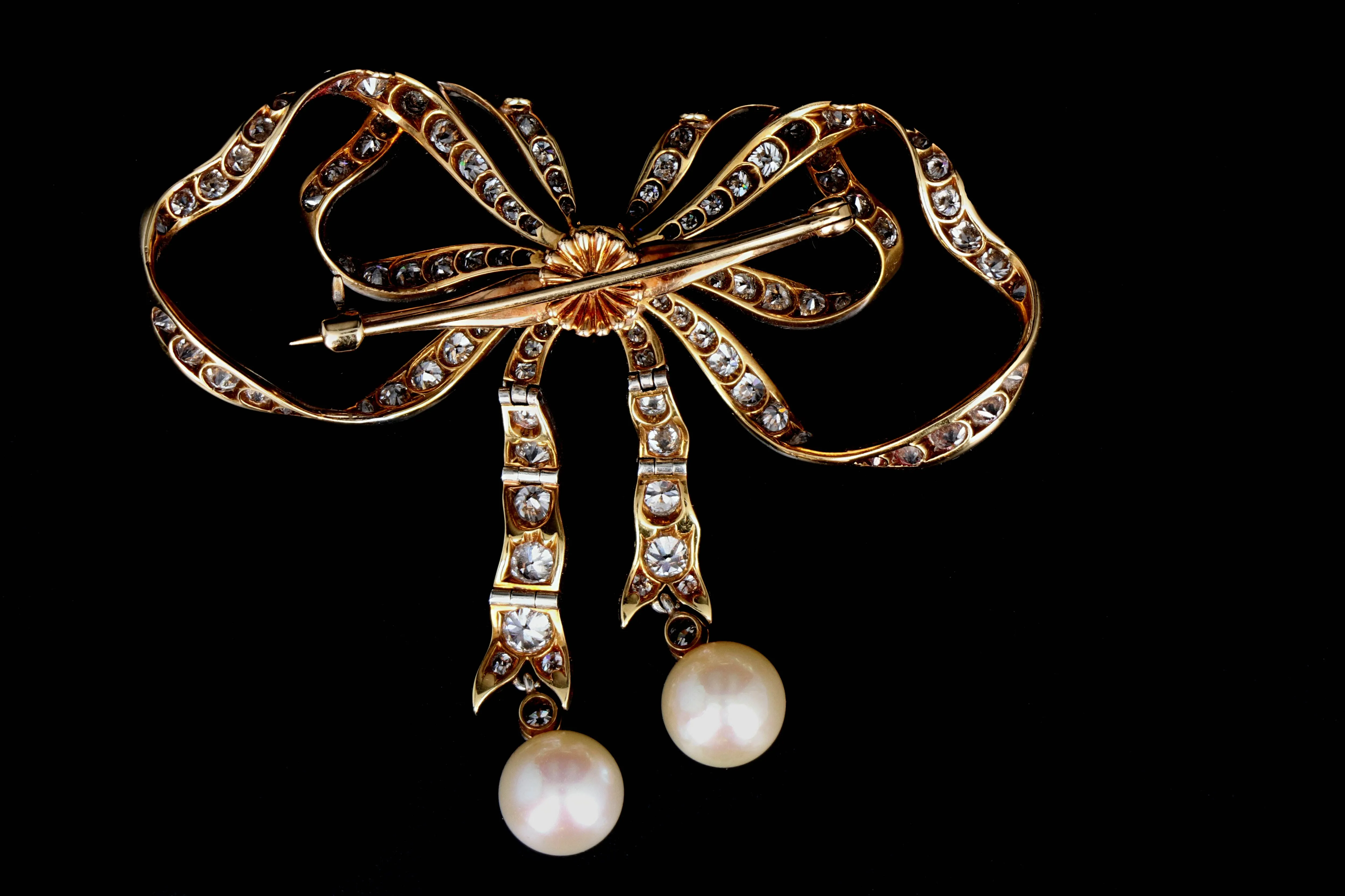 Edwardian Platinum on Yellow Gold 2.65 Carat Sapphire, Diamond, and Pearl Brooch