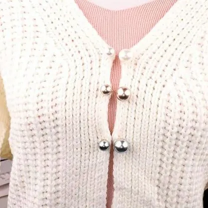 Elegant Pearl Brooch