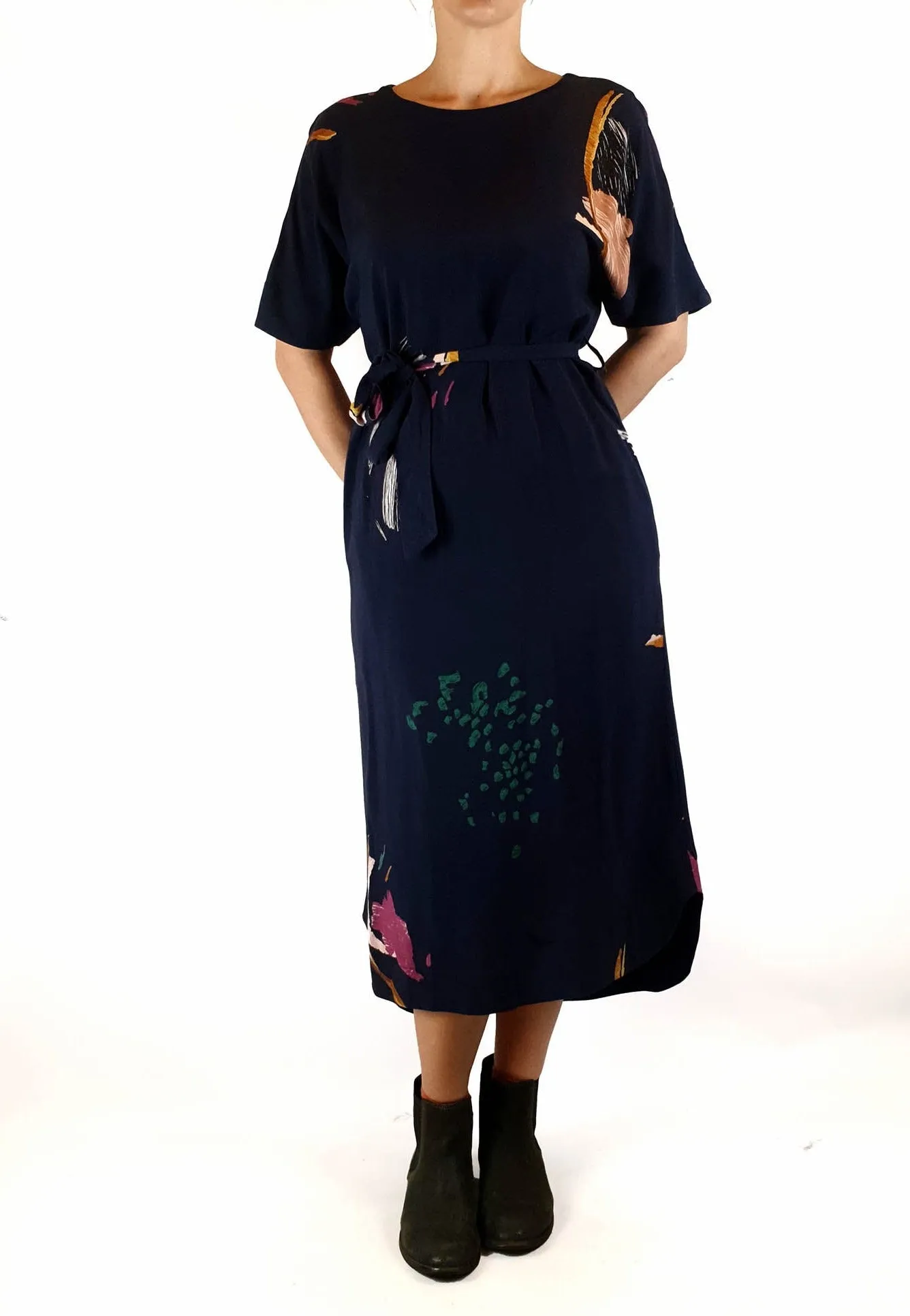Elk navy maxi dress with lovely subtle print size 6, best fits 6-8