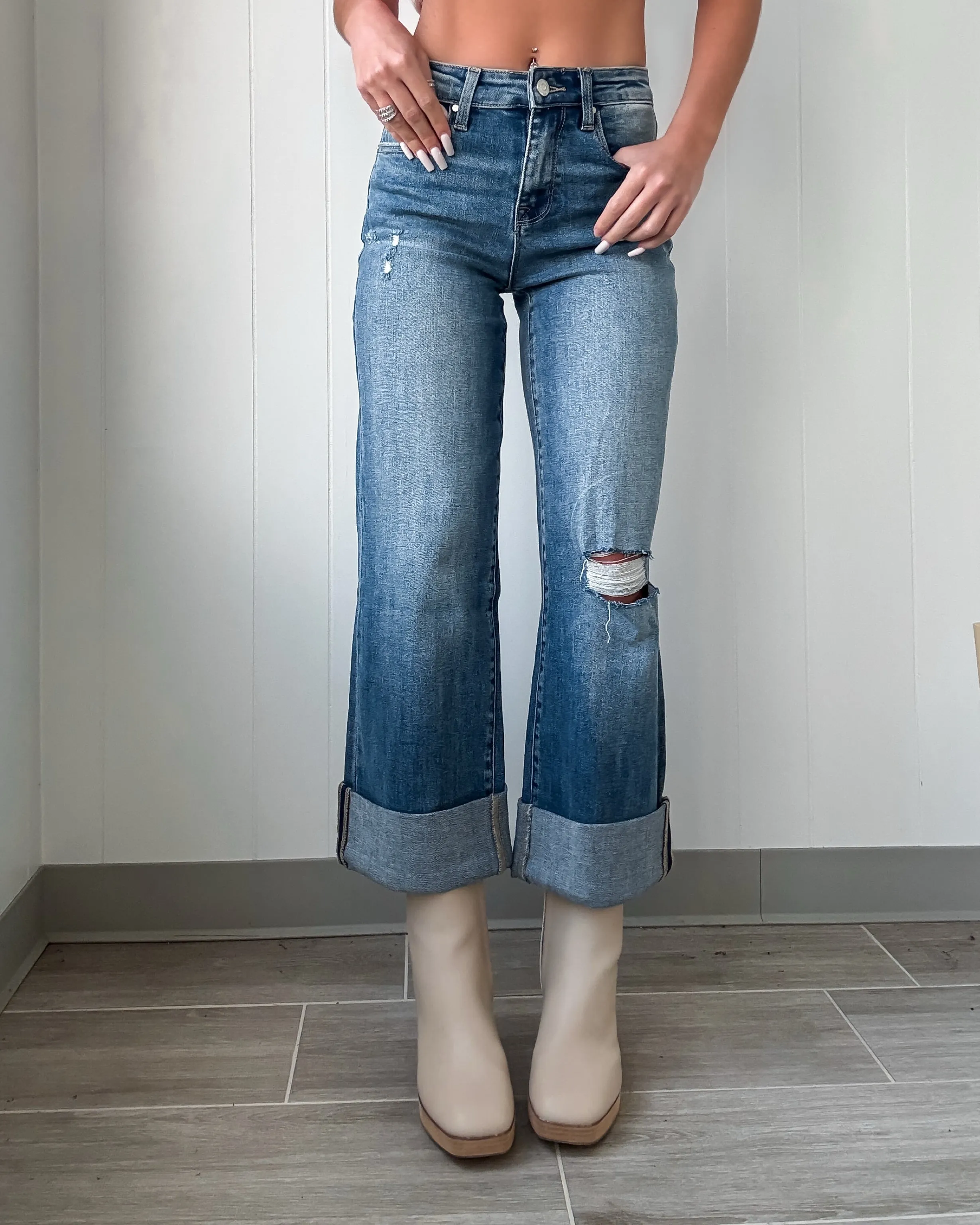 Everly Straight Leg Cuffed Jeans - Medium Wash