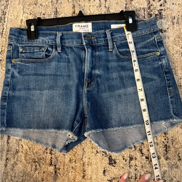 FRAME denim Le Cutoff shorts size 27. Quiet luxury neutral minimalist festival