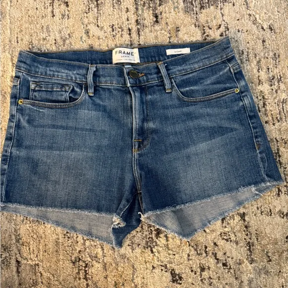 FRAME denim Le Cutoff shorts size 27. Quiet luxury neutral minimalist festival