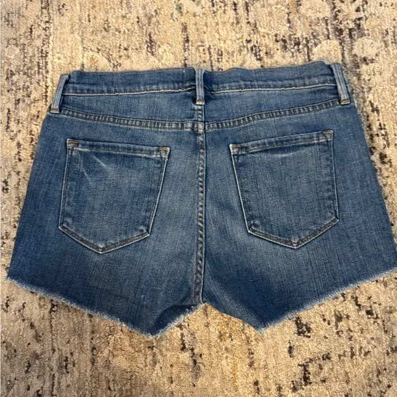 FRAME denim Le Cutoff shorts size 27. Quiet luxury neutral minimalist festival