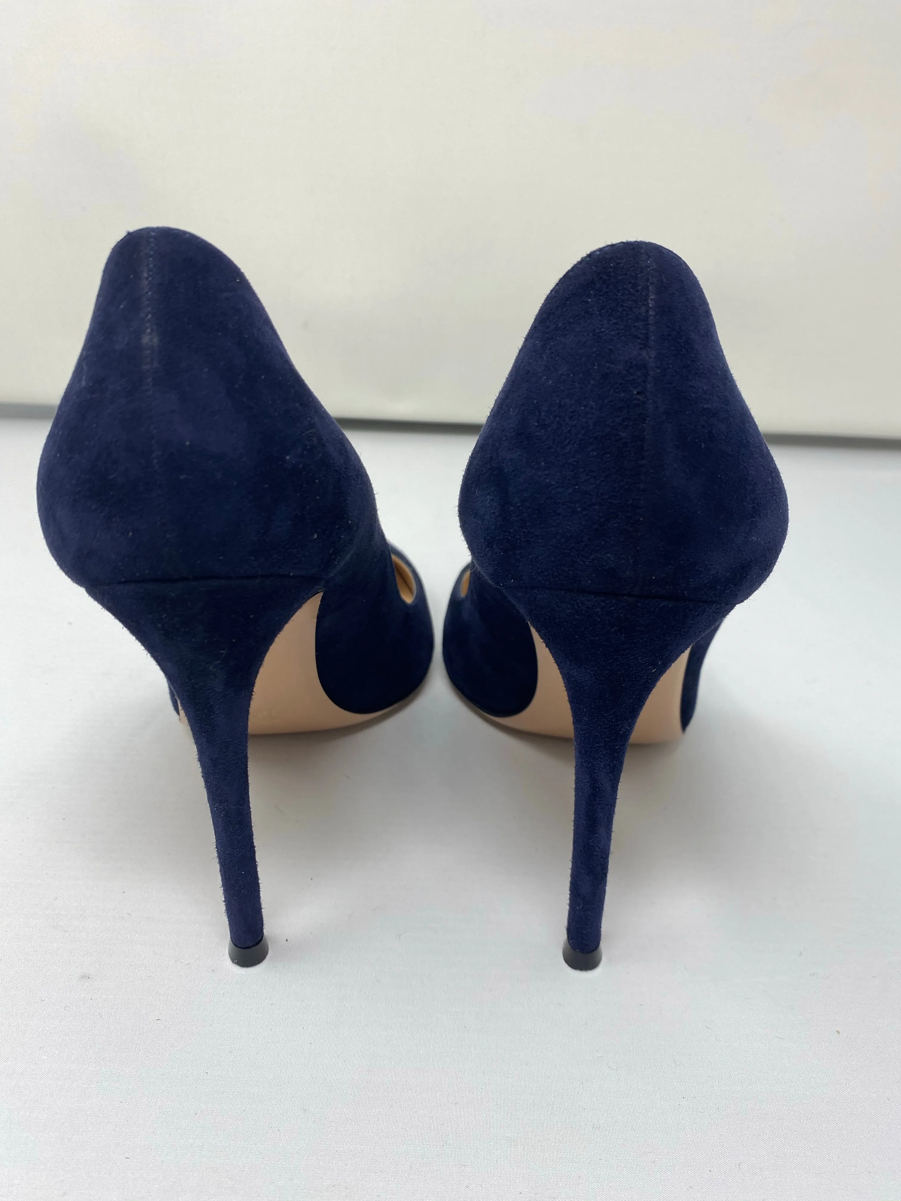 Gianvito Rossi Navy Suede Pump