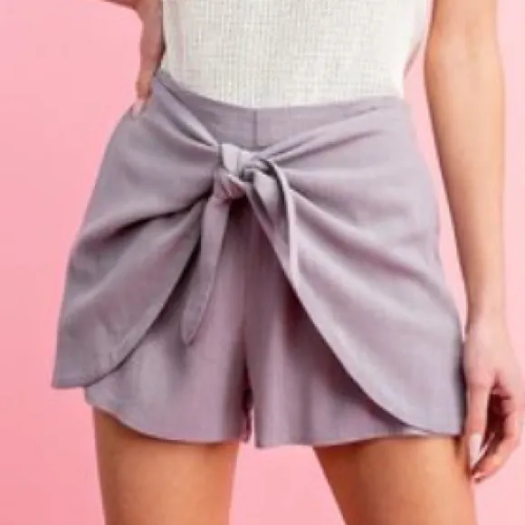 🌪GRAY HIGH WAISTED FRONT TIE SHORTS