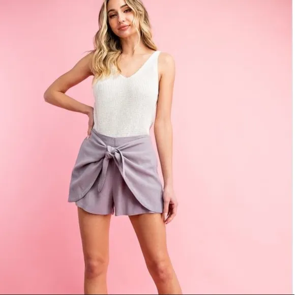 🌪GRAY HIGH WAISTED FRONT TIE SHORTS