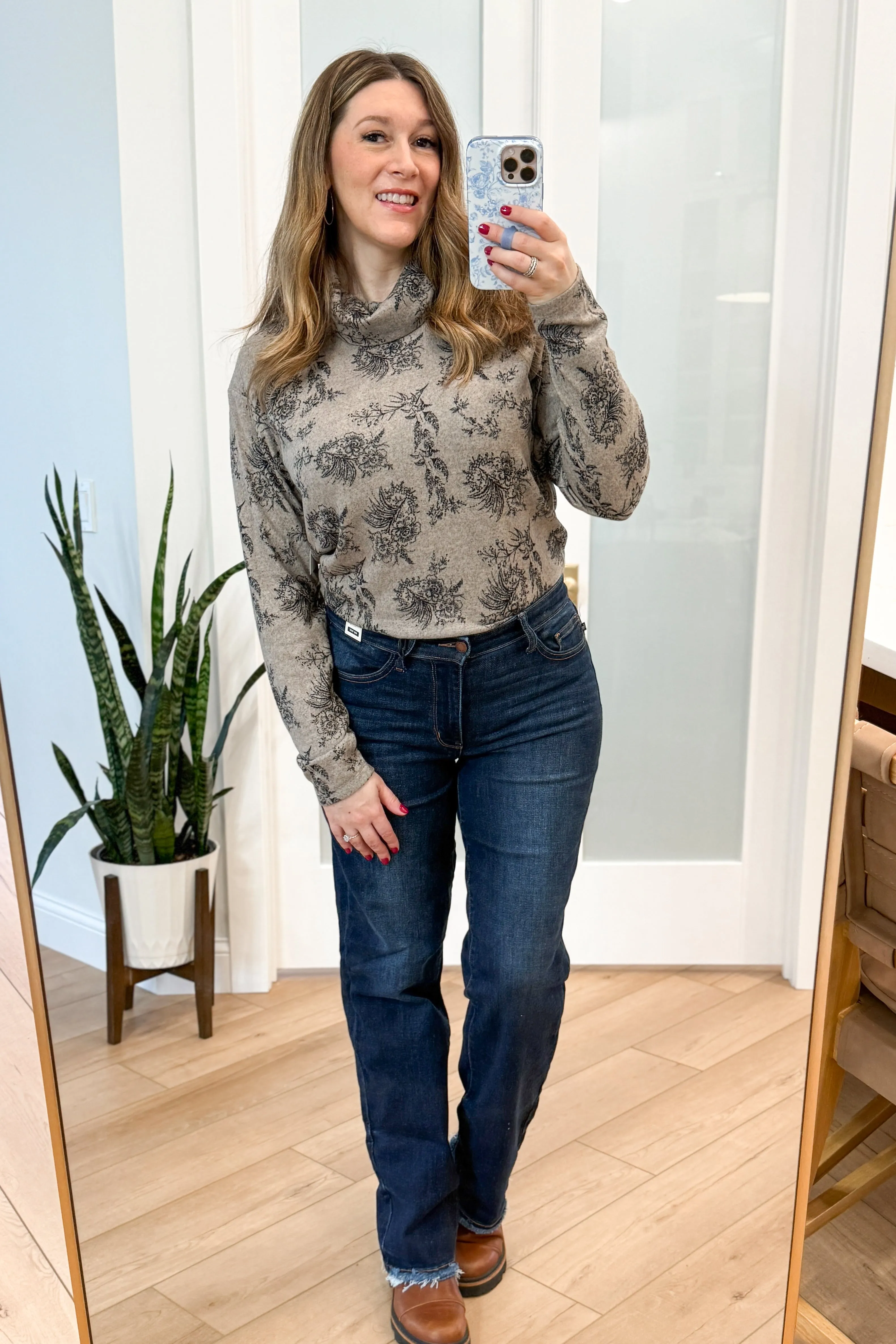 Lainey Mid Rise Frayed Hem Straight Leg Judy Blue Jeans