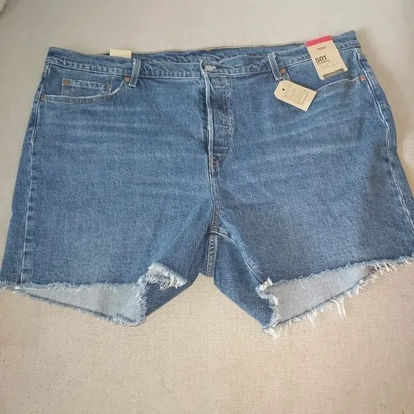 LEVI'S high rise Jean shorts