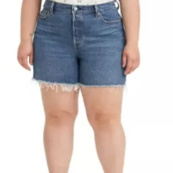 LEVI'S high rise Jean shorts