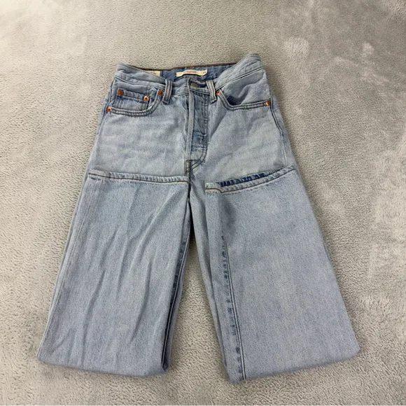 Levi's Jeans Women's Sz 25x25 Ribcage Straight Button Fly Light Blue Flare Denim
