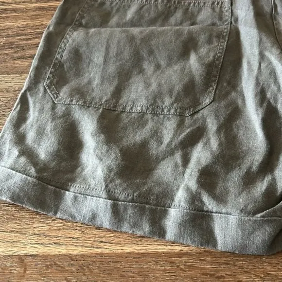 Lord &amp; Taylor 100% linen shorts green small
