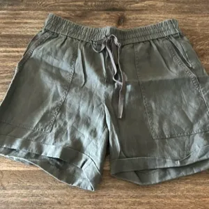 Lord &amp; Taylor 100% linen shorts green small