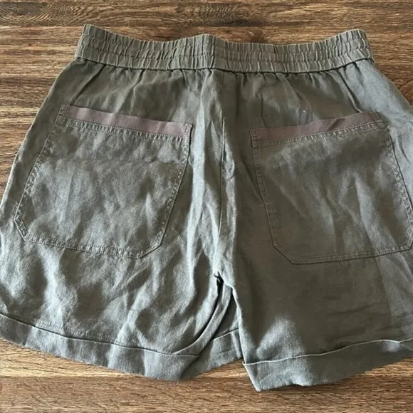 Lord &amp; Taylor 100% linen shorts green small