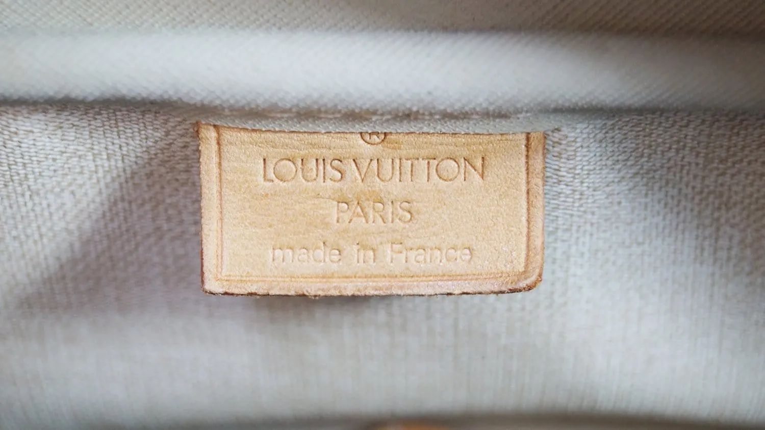 LOUIS VUITTON Monogram Canvas Deauville Boston Satchel Bag