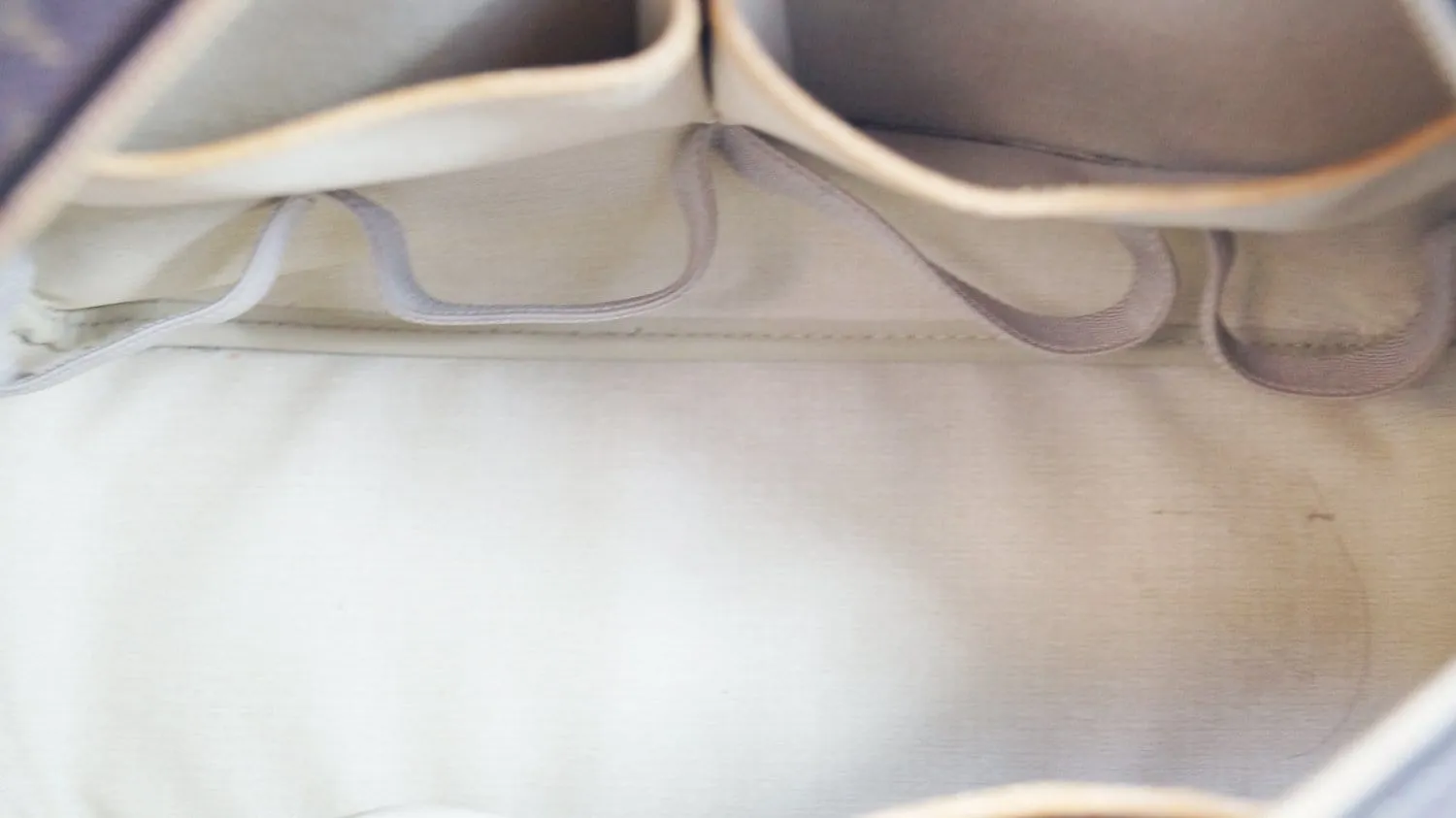 LOUIS VUITTON Monogram Canvas Deauville Boston Satchel Bag