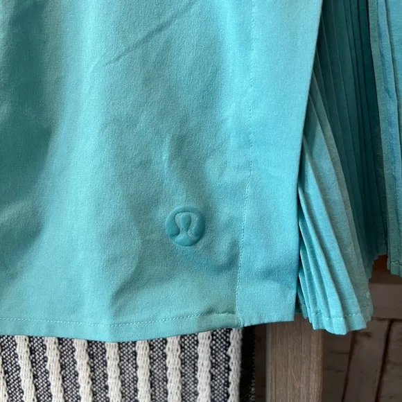 Lululemon women’s peek pleat high rise tennis skirt size 6