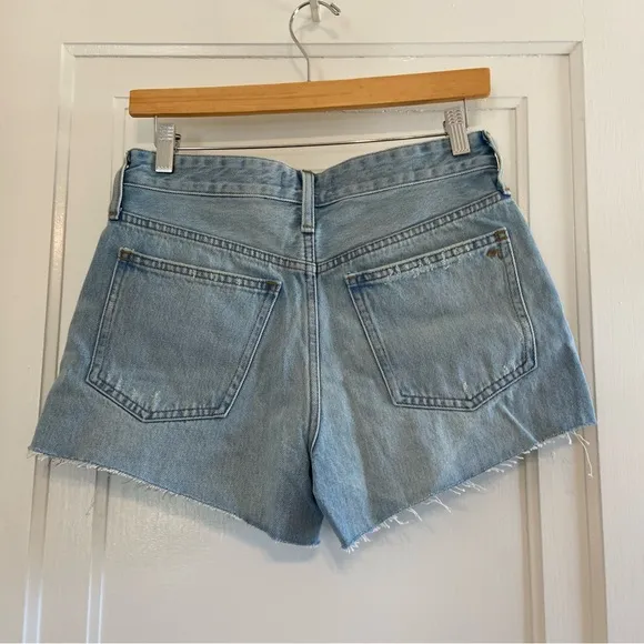 Madewell Relaxed Denim shorts in Cedarcroft wash