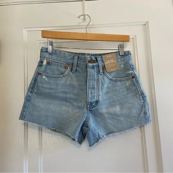 Madewell Relaxed Denim shorts in Cedarcroft wash